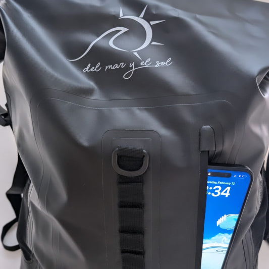 Close-up of the Del Mar y el Sol waterproof backpack with phone pocket.