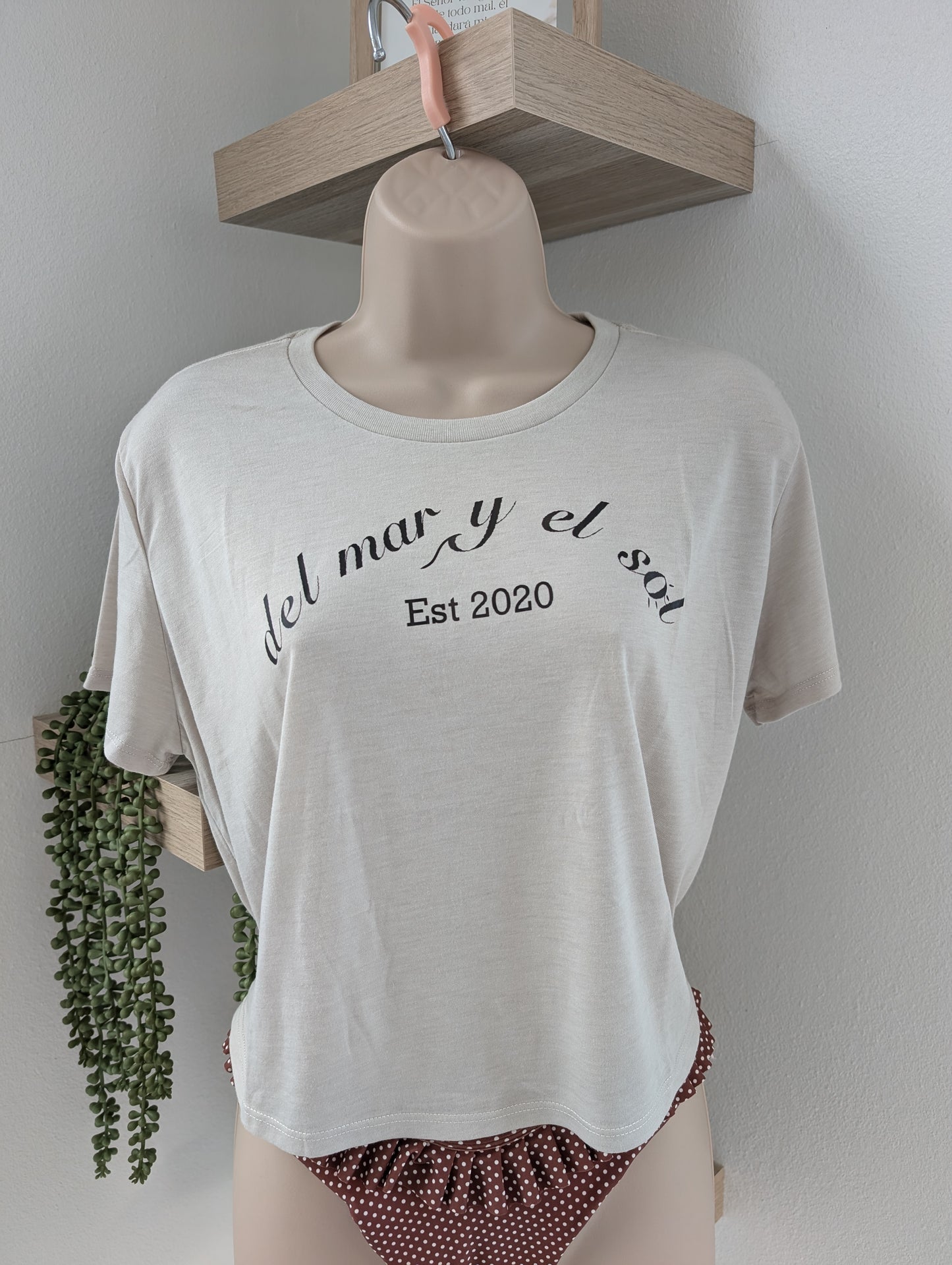 Cropped top summer casual outfit 