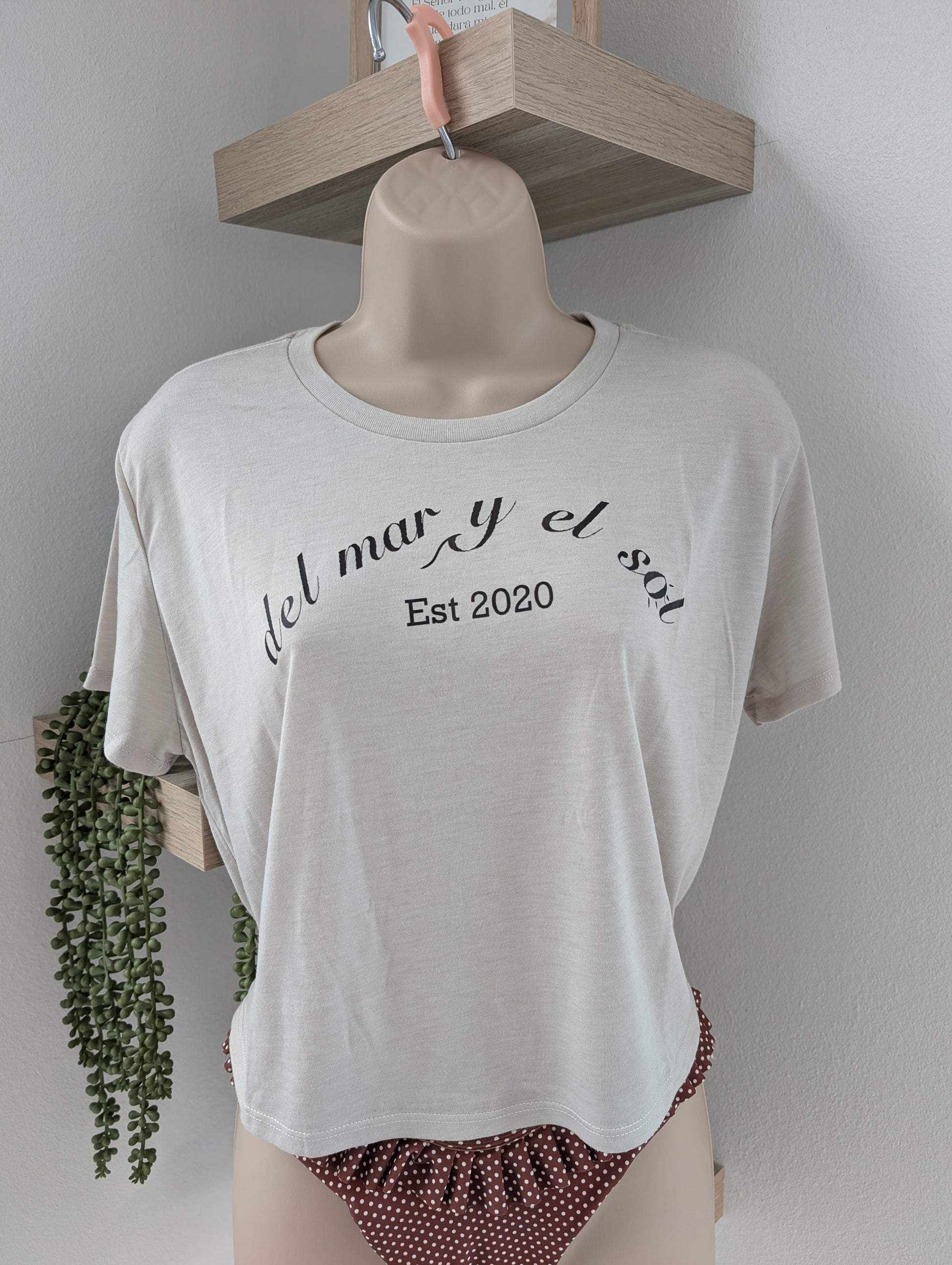 Cropped top summer casual outfit 