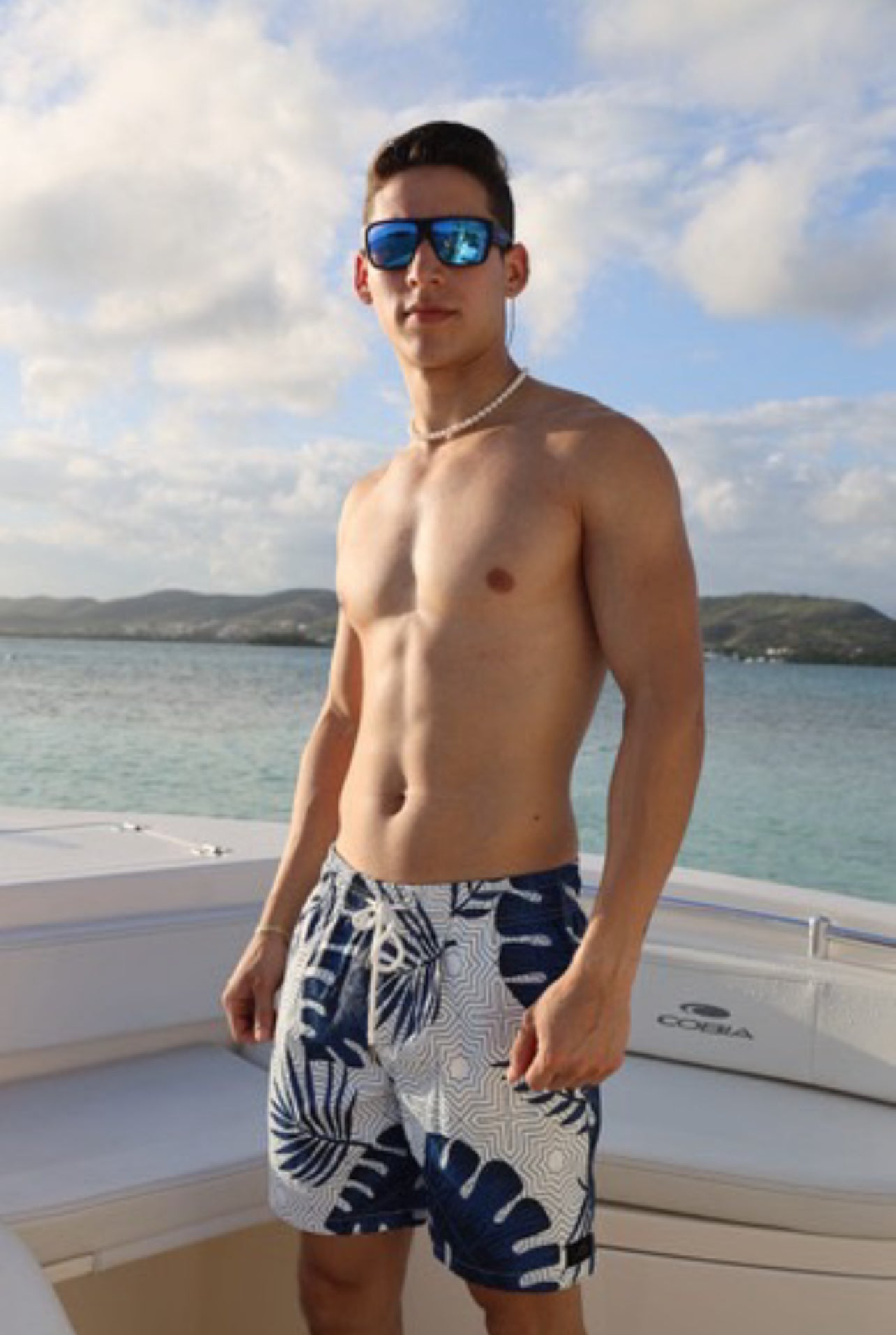 Men’s patterned beach shorts quick dry summer outfit