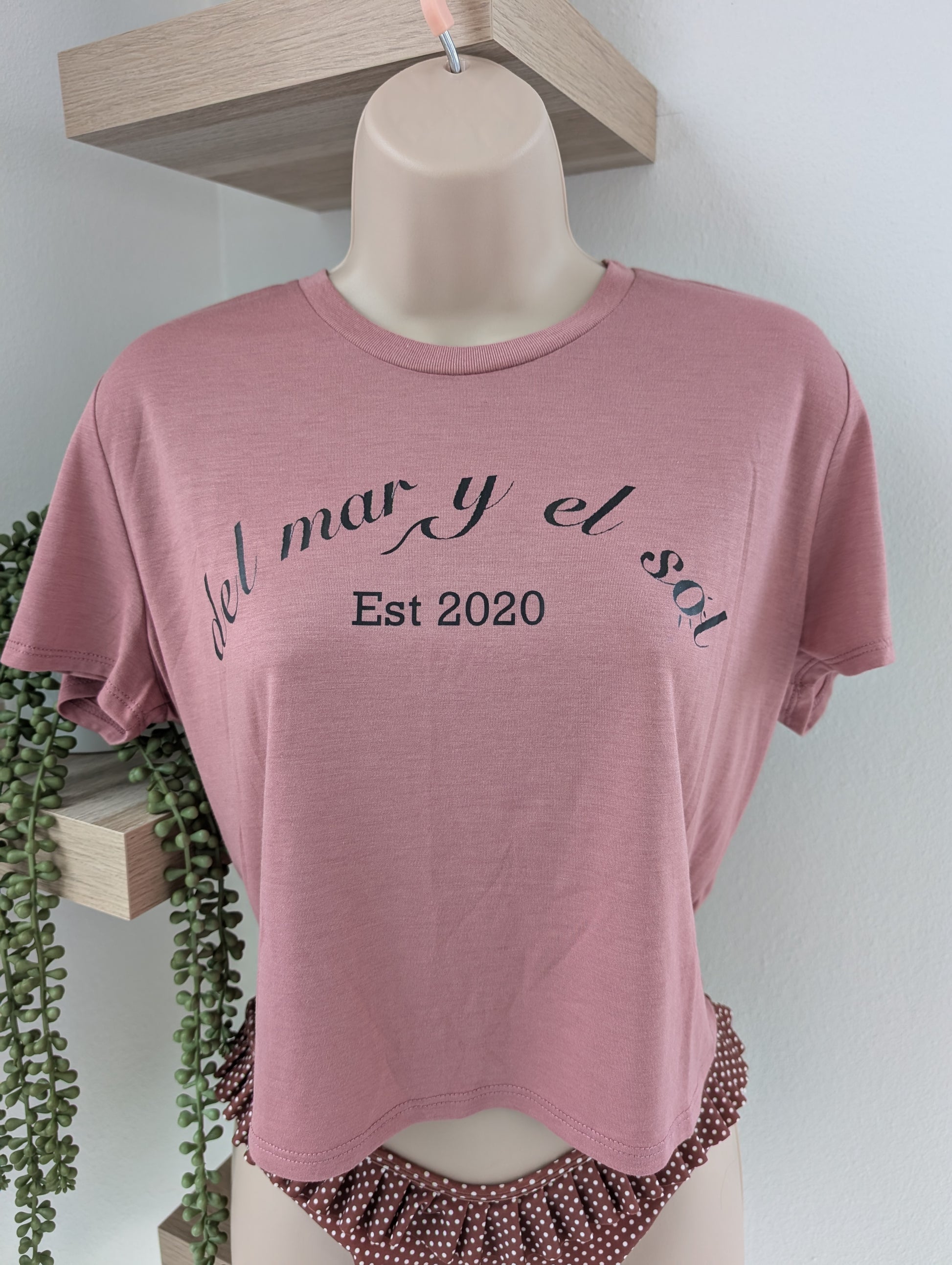 Est cropped top coastal casual outfit summer style Del Mar y el Sol