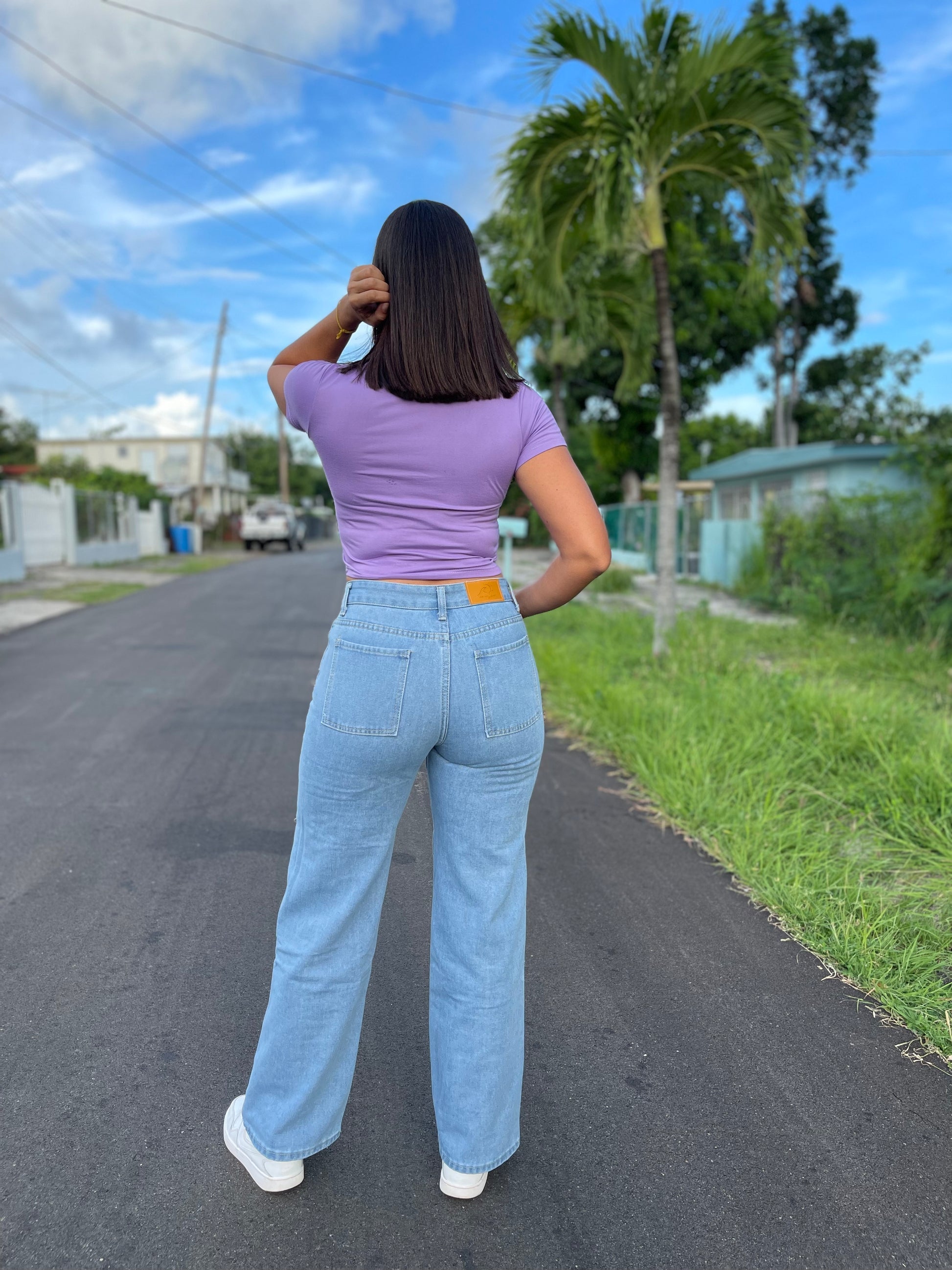 Ripped Mom Jeans Casual Outfit 