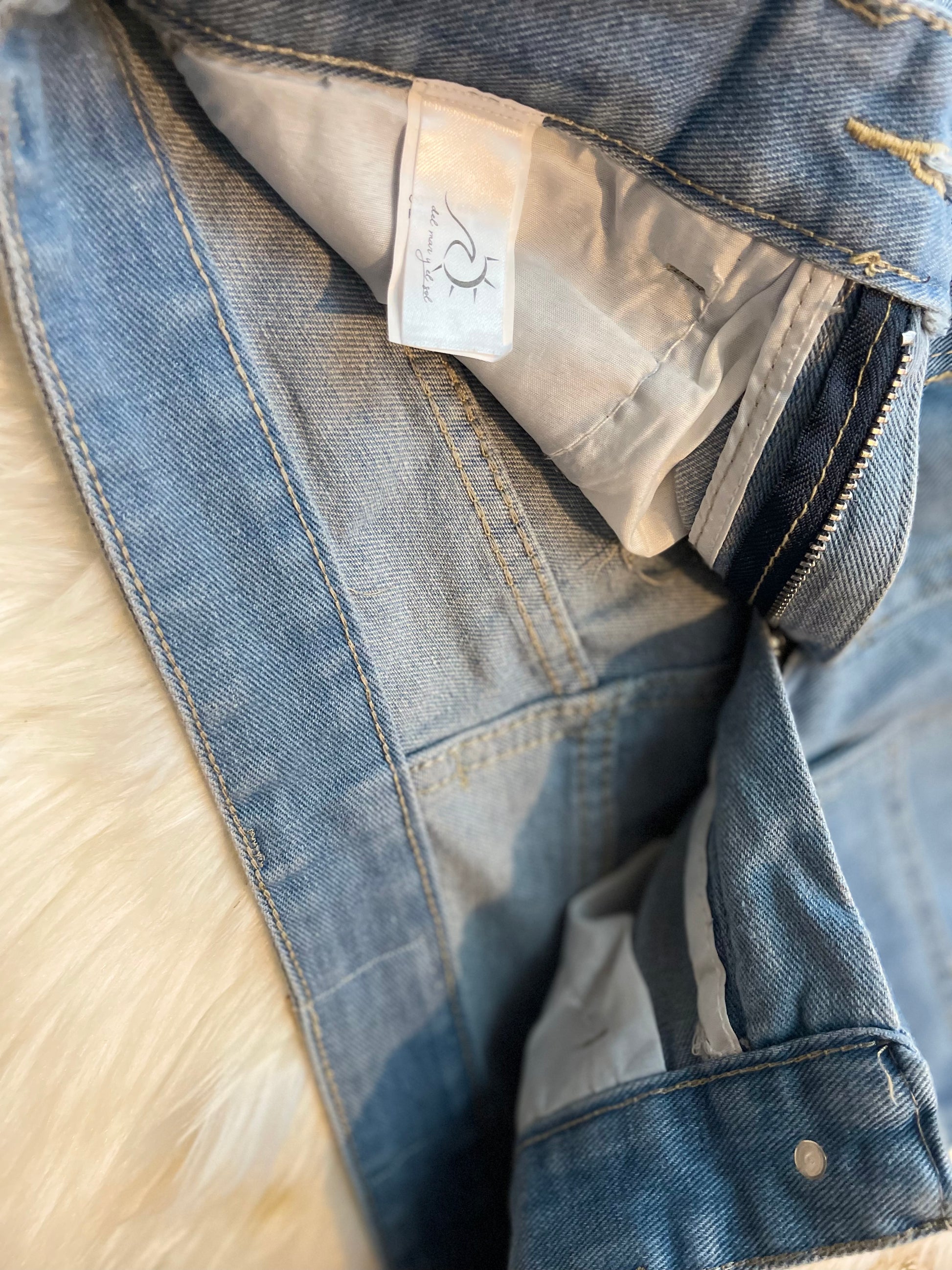 Casual Street Outfit Ripped Jeans 