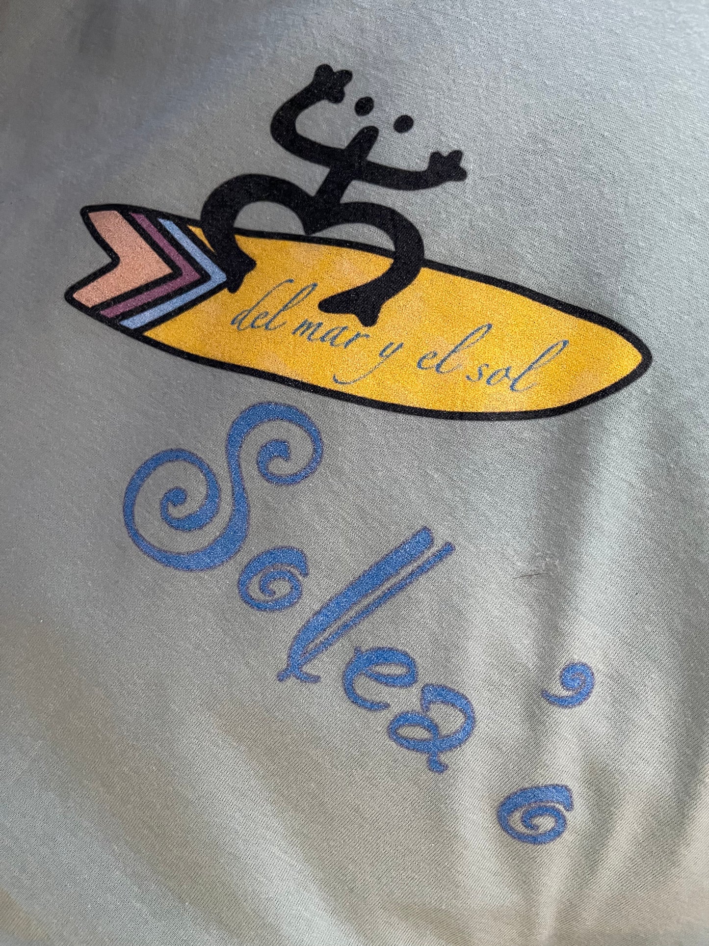 Women’s tropical cropped tee with surfboard coquí artwork and relaxed coastal style fit